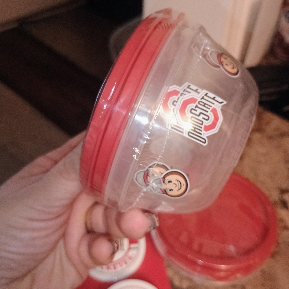 Ohio Buckeyes Kitchen Set Includes Mini Bowls With Lids And Chip Clips - Picture 2 of 3